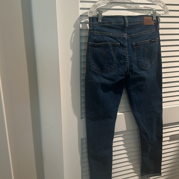 NWT Calvin Klein High Rise Skinny Jeans with Five pockets Size 6. Waist 28” - Picture 7 of 8